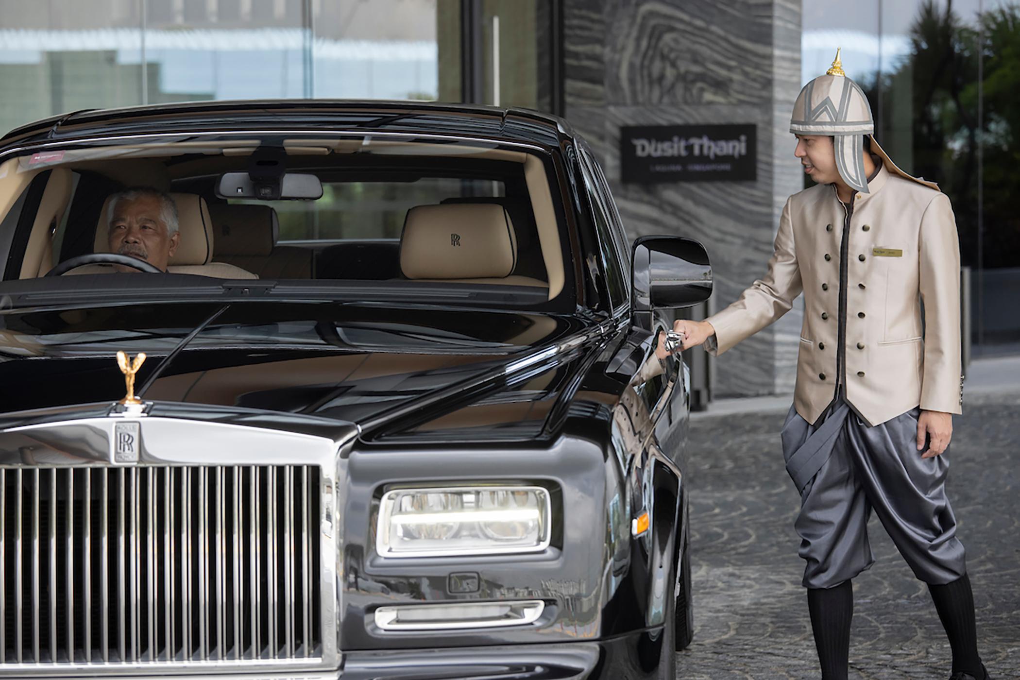 Dusit Thani Laguna סינגפור מראה חיצוני תמונה A Rolls-Royce Phantom at Taj Mahal Palace, Mumbai